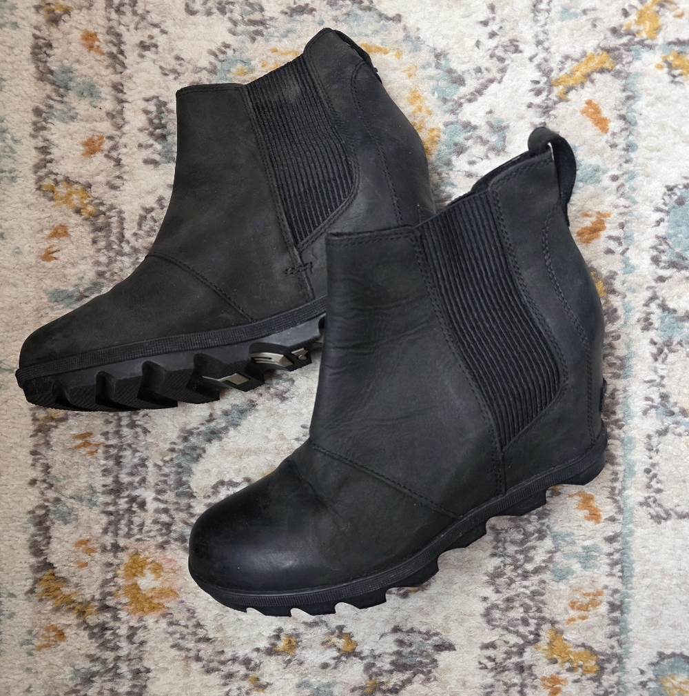 Joan Rhapsody Chelsea Wedge